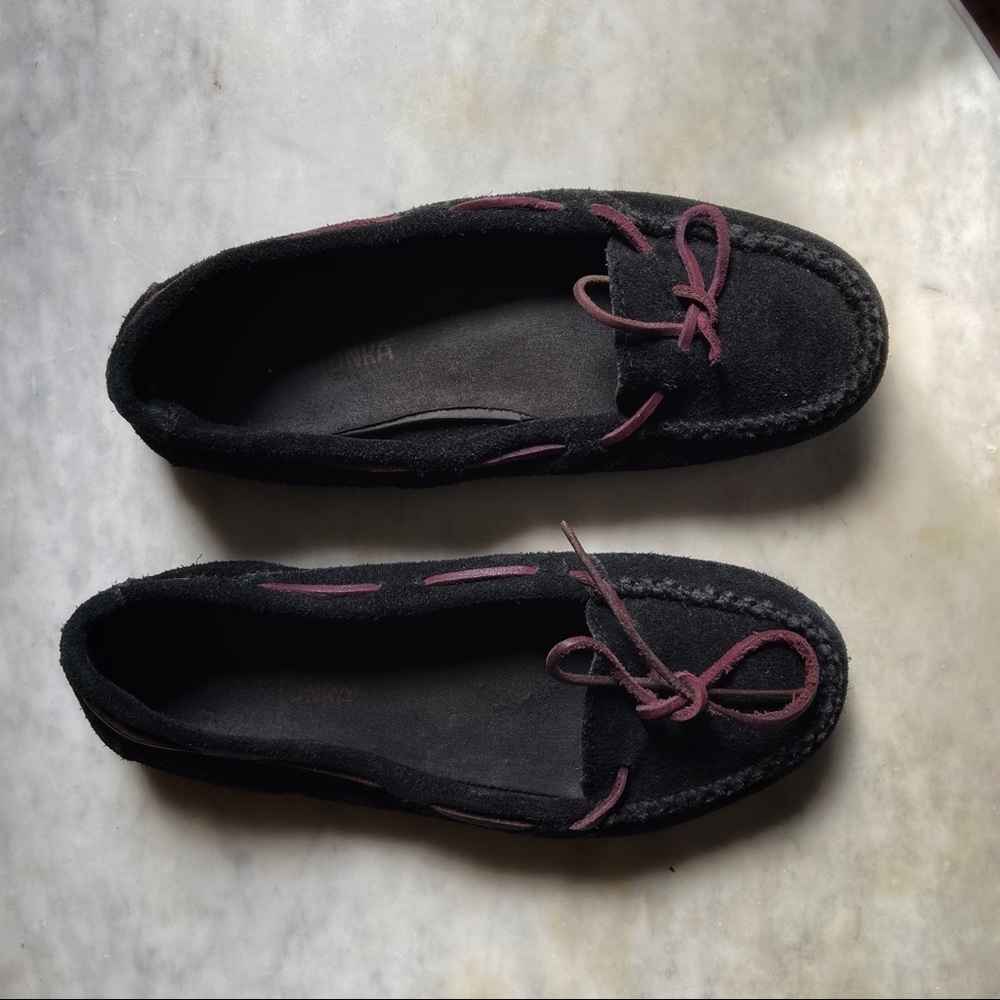 Minnetonka black moccasins